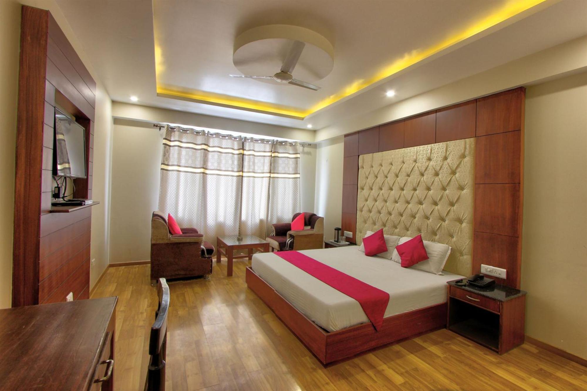 Hotel Neelam Manali Near Volvo Bus Stand Manali - Manali (Himachal Pradesh) — Photos 3